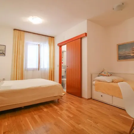 Sunshine Apartment